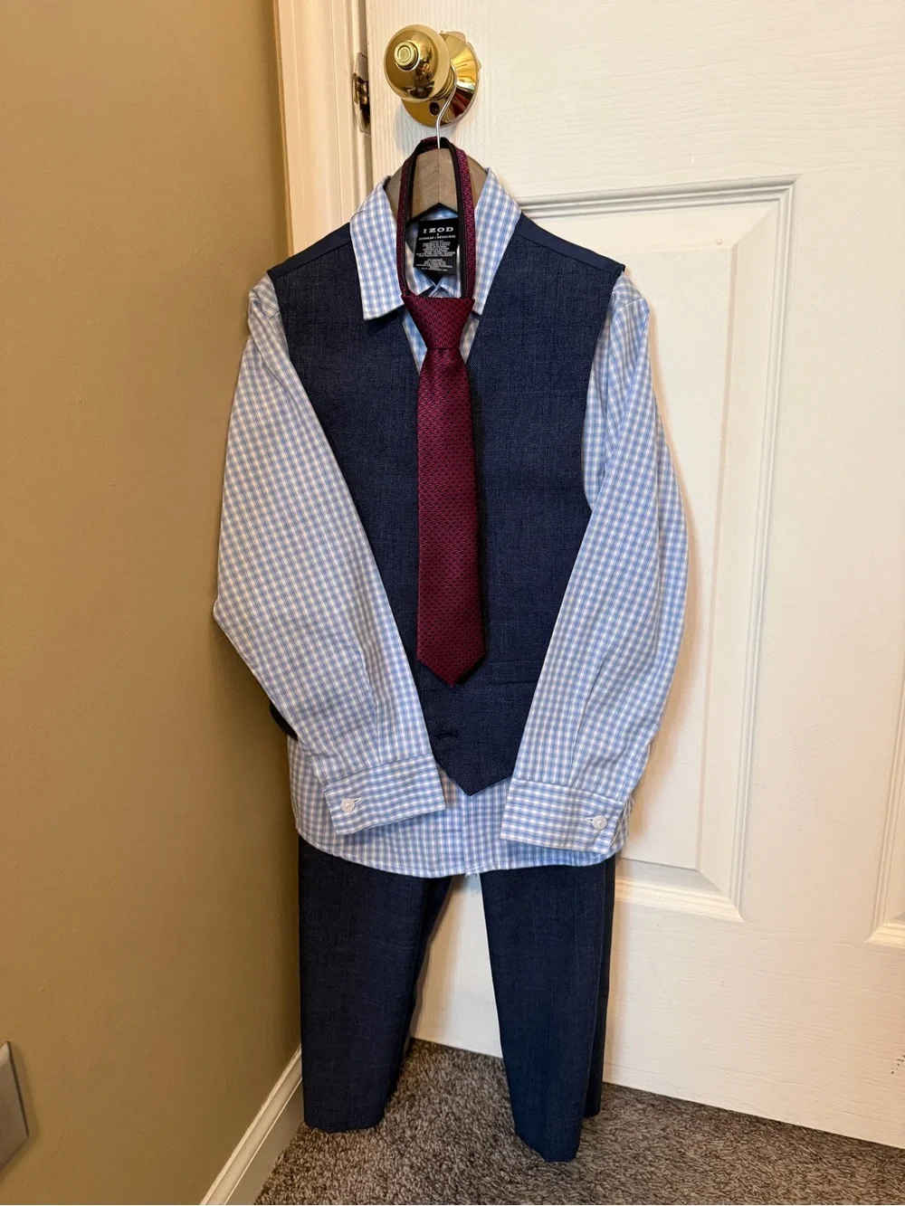 IZOD Boys size 7 Navy formal suit